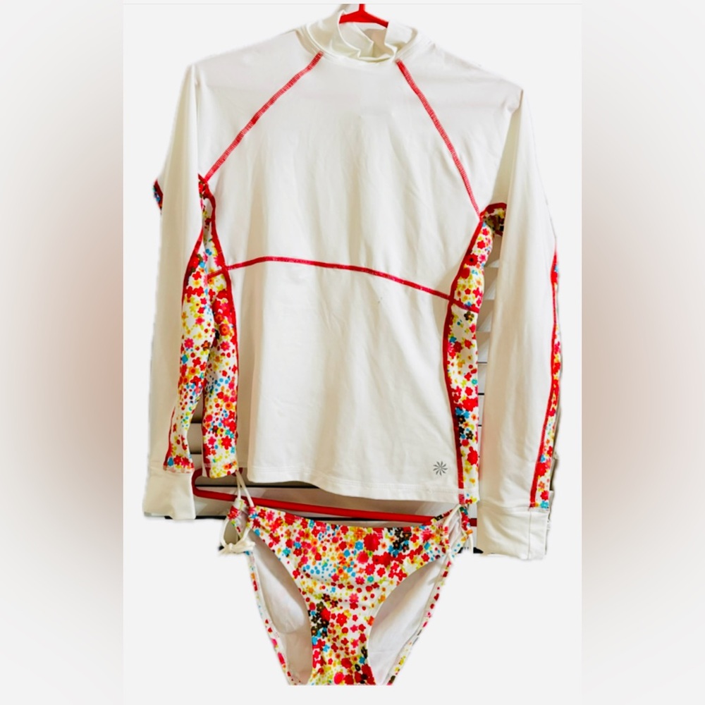 Athleta Cream/ Multi Long Sleeve  Rashguard set w Tankini bottoms. Ladies Small